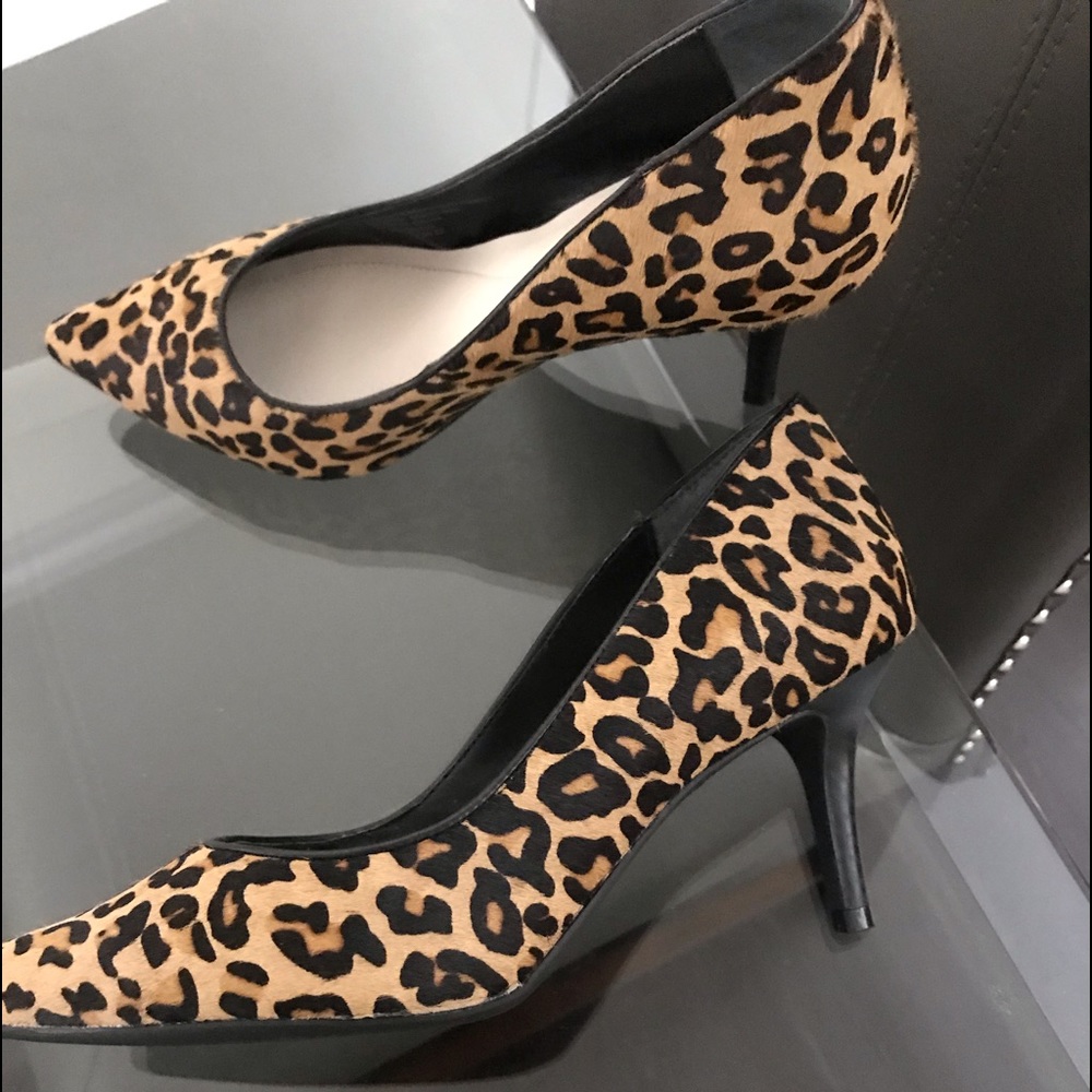 Leopard print pumps